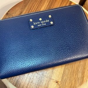 Kate Spade RARE Wellesley travel wallet